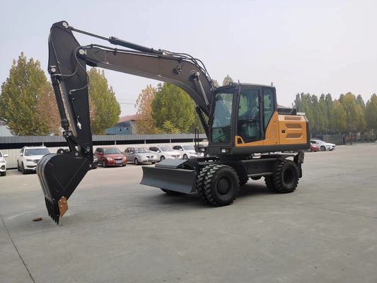 92 kW moteur mini excavateur à roues Max. rayon de creusement 8000MM 9,00-20/8 pneus