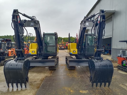 Excavateur hydraulique à rampe fiable atteignant une hauteur de creusement maximale de 7023 mm