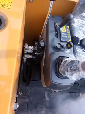 Niveau 3/ Excavateur à mini-crawler de troisième étape Force maximale de creusement du bras 10,5KN
