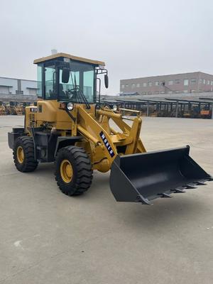 Petite chargeuse à godet puissante avec une puissance nominale de 33 kW/2400 tr/min et une garde au sol minimale de 267 mm