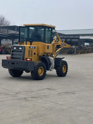 Petite chargeuse à godet puissante avec une puissance nominale de 33 kW/2400 tr/min et une garde au sol minimale de 267 mm