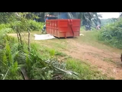 Tracteur à huit roues motrices pour les plantations de palmiers à huile